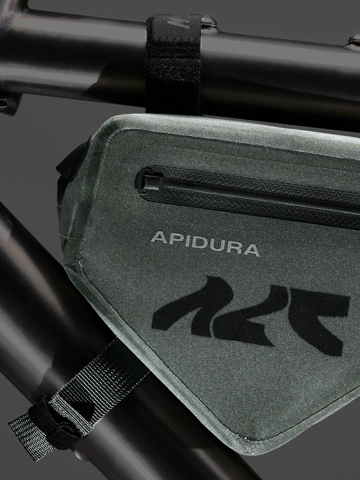 MAAP x Apidura Frame Pack 1 L